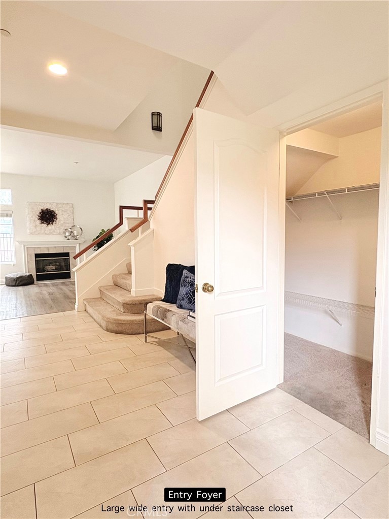 620 Ivywood Lane, Unit F Simi Valley, CA 93065 - Photo 13 of 40 Entry Foyer with large closet