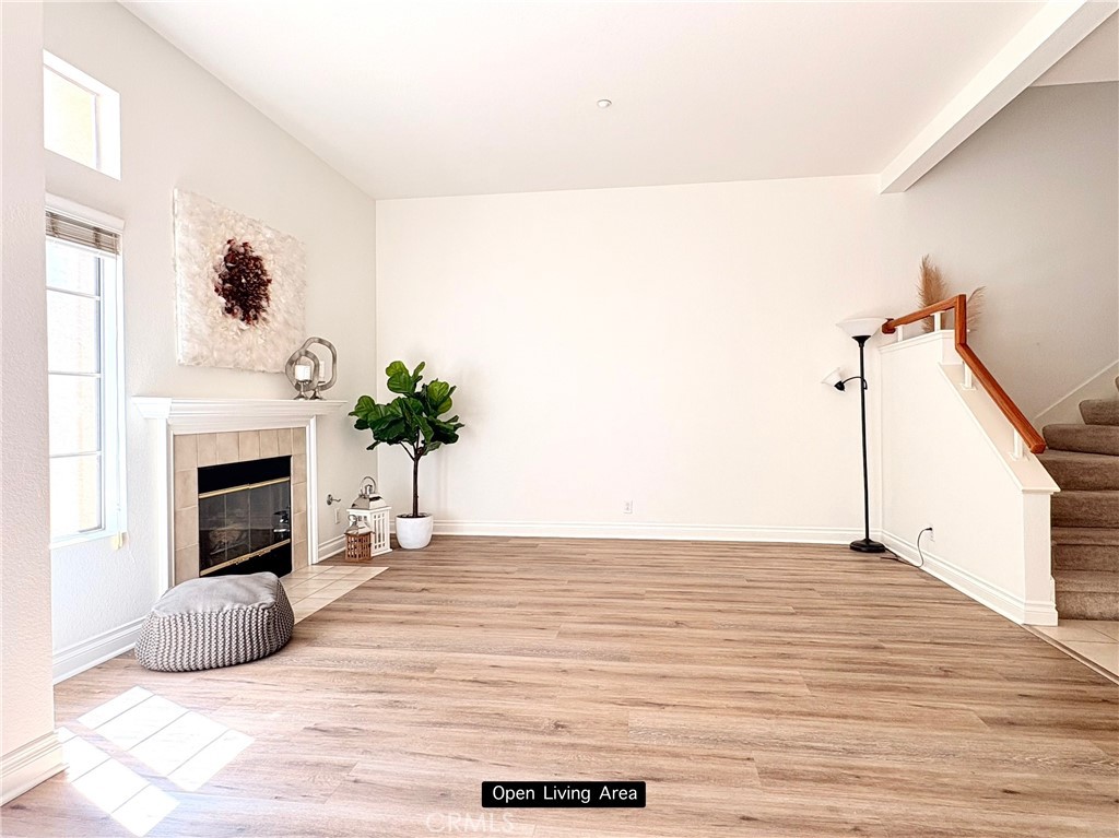 620 Ivywood Lane, Unit F Simi Valley, CA 93065 - Photo 16 of 40 Living Room