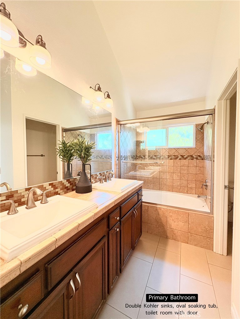620 Ivywood Lane, Unit F Simi Valley, CA 93065 - Photo 28 of 40 Primary Bathroom