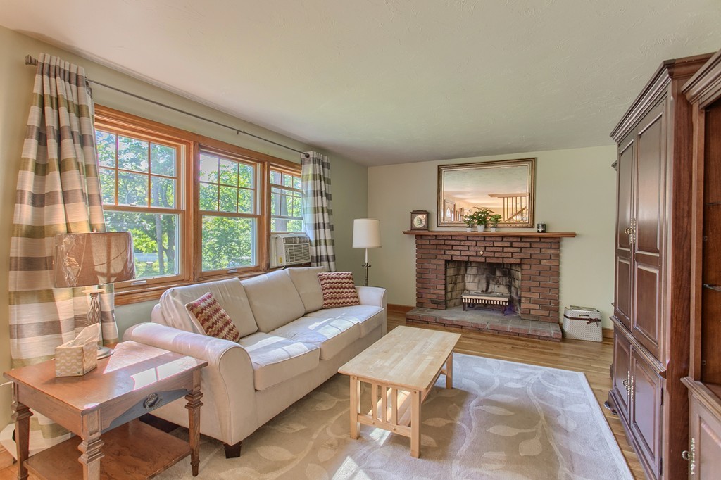 53 Connolly Road Billerica, MA 01821 - Photo 2 of 28 Gallery Image 2