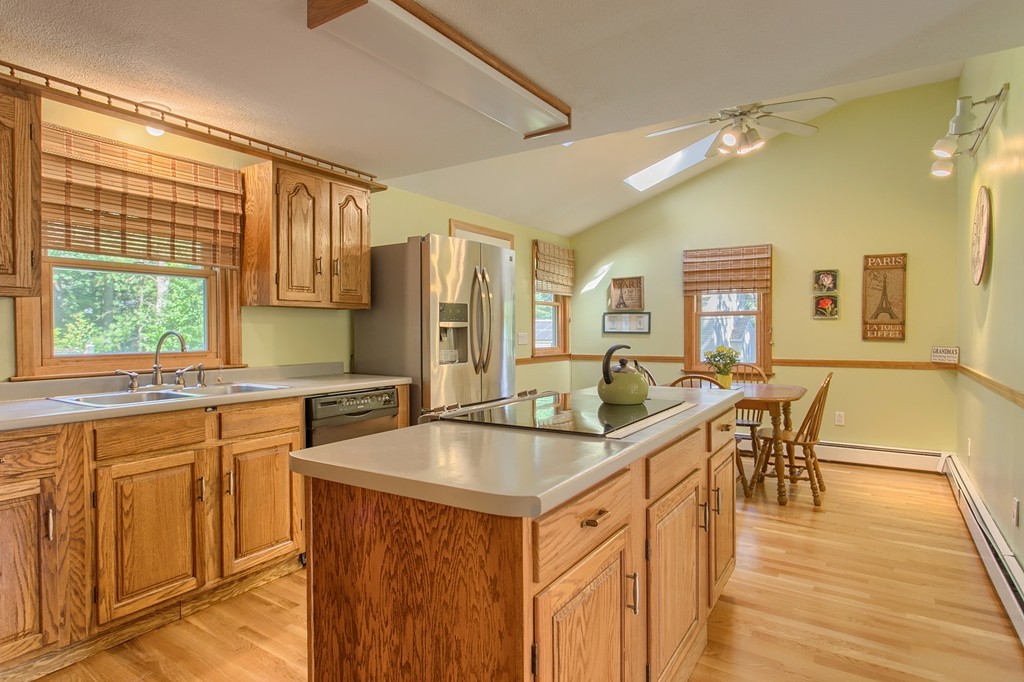 53 Connolly Road Billerica, MA 01821 - Photo 6 of 28 Gallery Image 6