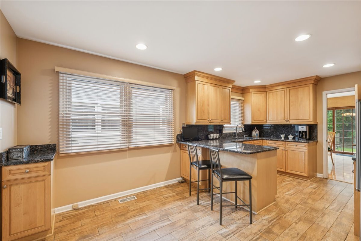 1653 McCraren Road Highland Park, IL 60035 - Photo 7 of 24