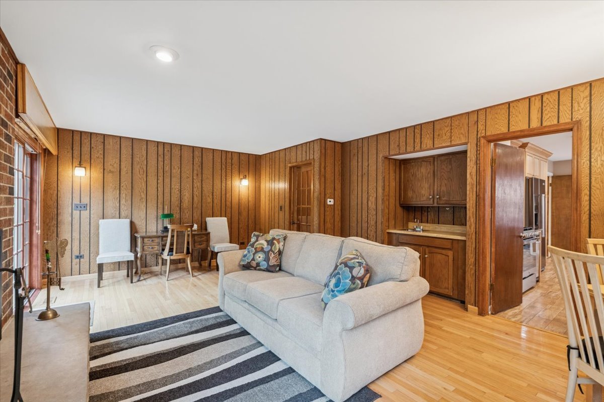 1653 McCraren Road Highland Park, IL 60035 - Photo 8 of 24