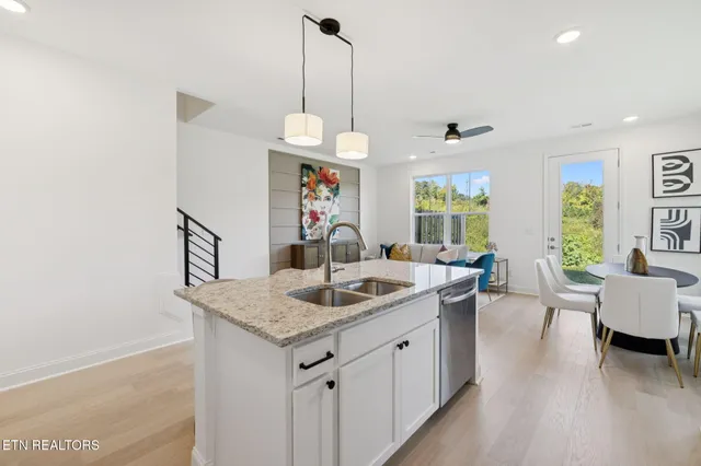 $319,405 | 8446 Whisper Lane, Powell, TN 37849