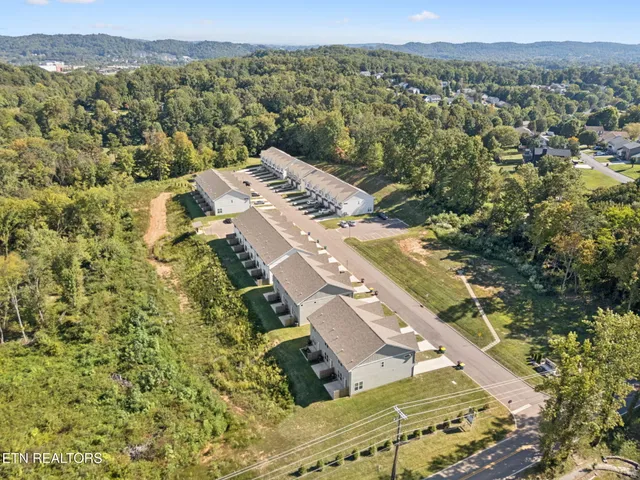 $319,405 | 8446 Whisper Lane, Powell, TN 37849