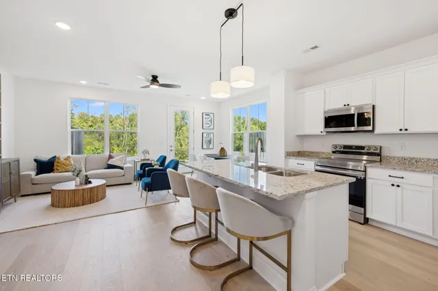 $319,405 | 8446 Whisper Lane, Powell, TN 37849