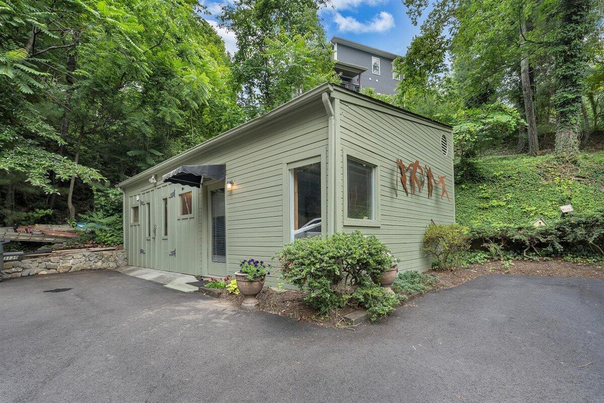 3130 McVitty Road Roanoke, VA 24018 - Photo 3 of 47 Garage/Studio