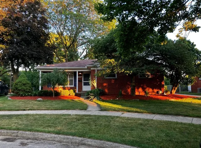 $385,000 | 14430 Shadywood Court, Plymouth, MI 48170