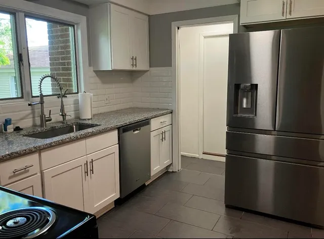 $385,000 | 14430 Shadywood Court, Plymouth, MI 48170