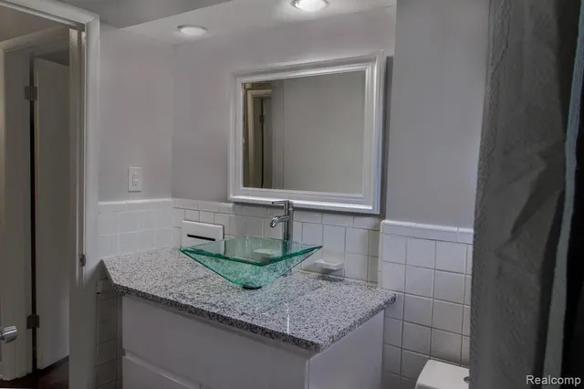 $385,000 | 14430 Shadywood Court, Plymouth, MI 48170