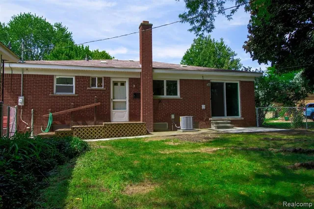 $385,000 | 14430 Shadywood Court, Plymouth, MI 48170