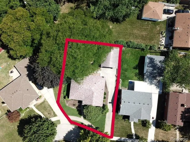 $385,000 | 14430 Shadywood Court, Plymouth, MI 48170