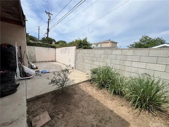 a view of a backyard of the house