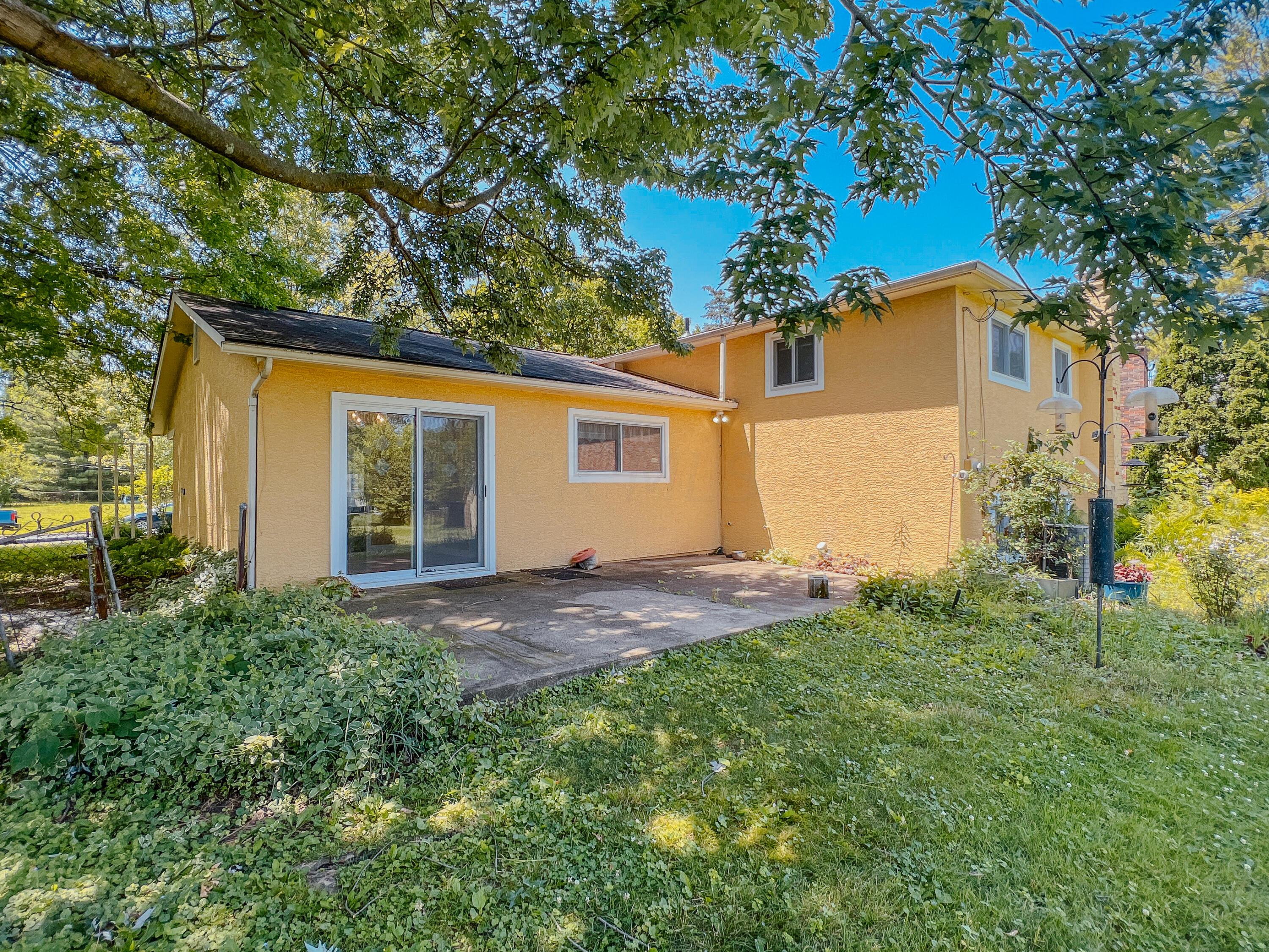 2322 Edmonton Road Columbus, OH 43229 - Photo 21 of 25 Rear View