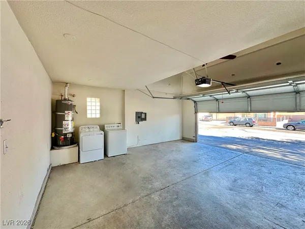 $2,490 | 4067 Arrowood Drive, Las Vegas, NV 89147