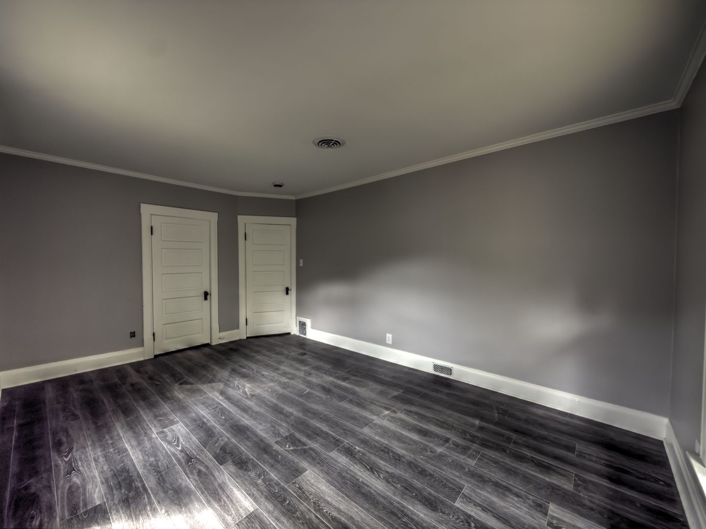 623 South 4th Street Watseka, IL 60970 - Photo 30 of 35 a view of room with wooden floor