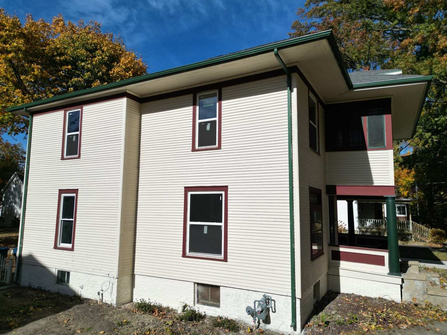 623 South 4th Street Watseka, IL 60970 - Photo 3 of 35 a front view of a house with a yard