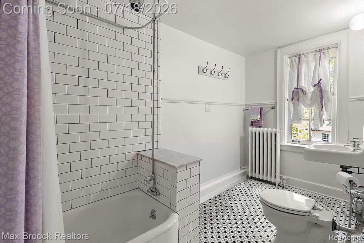 294 Lincoln Road Grosse Pointe, MI 48230 - Photo 43 of 84 3rd Floor Hall Bathroom