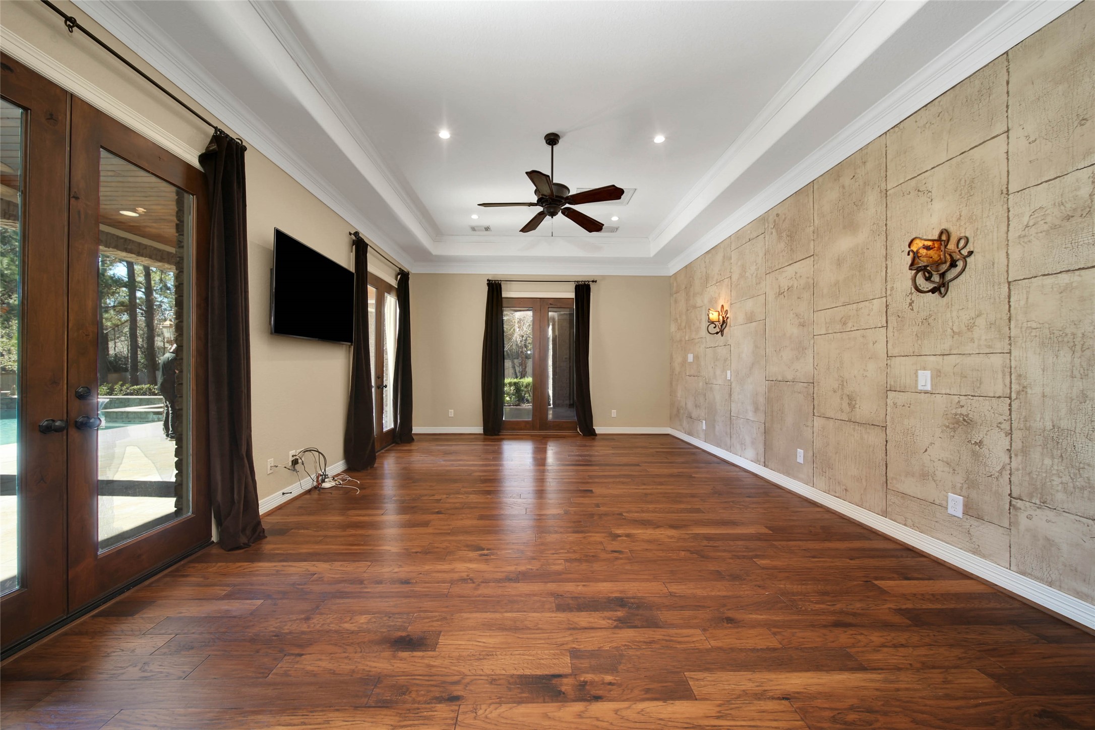 6803 Star Ledge Court Spring, TX 77389 - Photo 17 of 48 Master Suite Extraordinaire with French doors to the backyard - easy access to the hot tub and outdoor kitchen