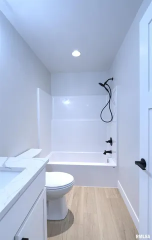 $407,674 | 404 Crossroads Avenue, Camanche, IA 52730