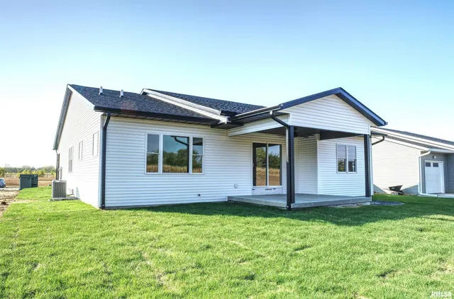 $407,674 | 404 Crossroads Avenue, Camanche, IA 52730