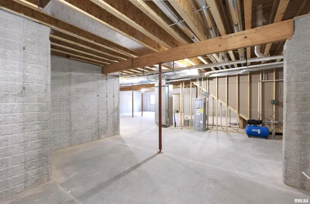 $407,674 | 404 Crossroads Avenue, Camanche, IA 52730