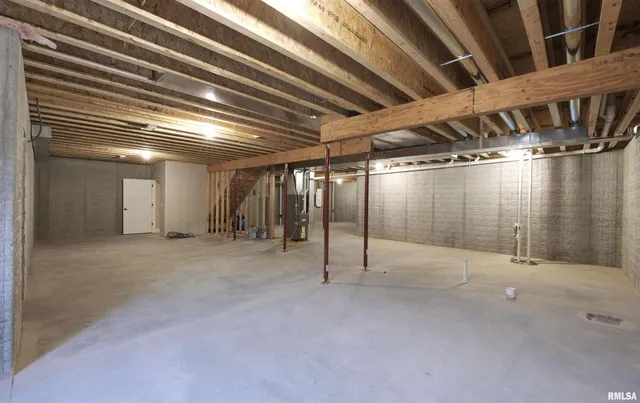 $407,674 | 404 Crossroads Avenue, Camanche, IA 52730