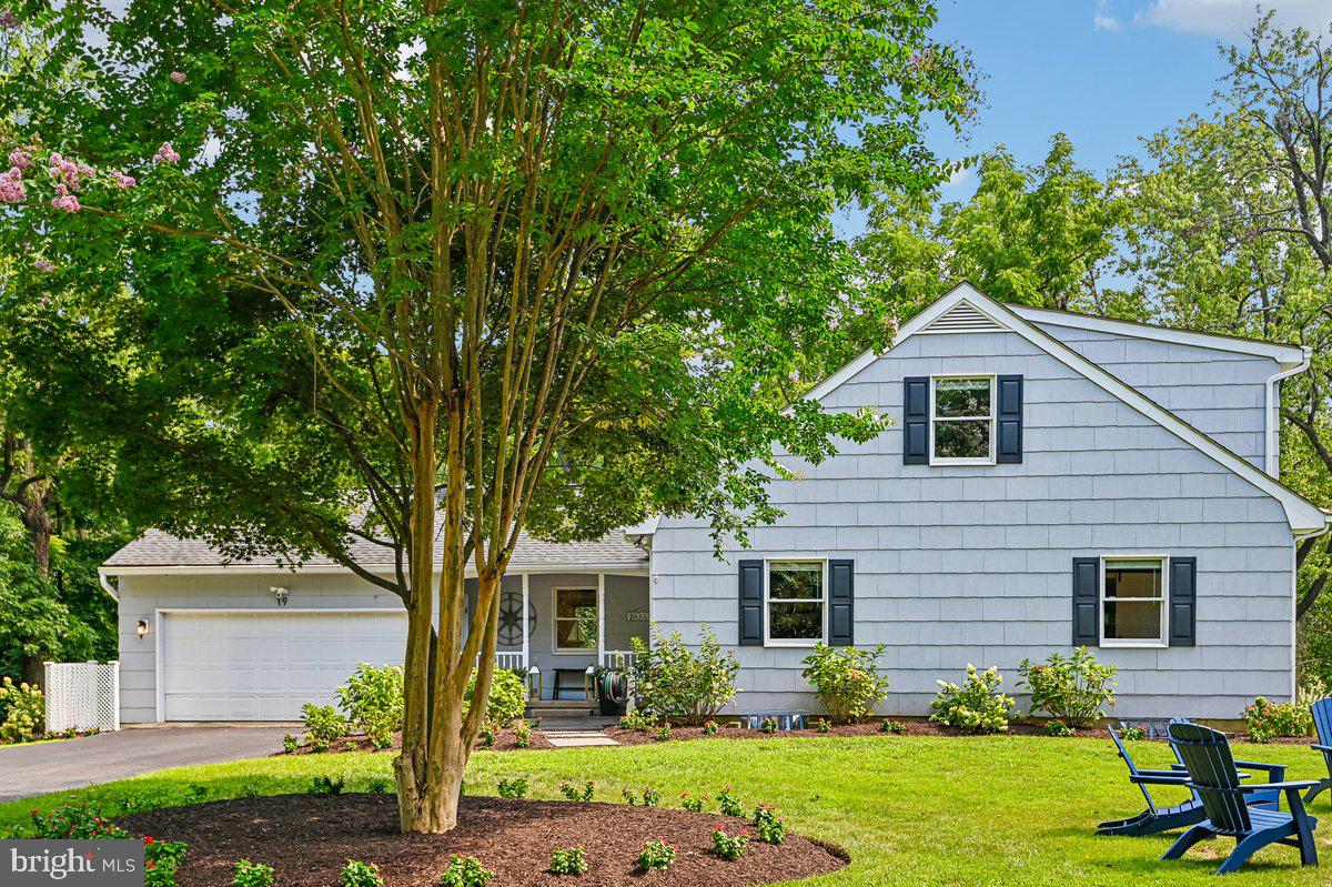 19 West Severn Ridge Road Annapolis, MD 21409 - Photo 4 of 14 Quaint Cape Cod Retreat