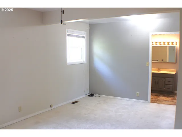 $340,000 | 131 Mountain View Avenue, Myrtle Creek, OR 97457