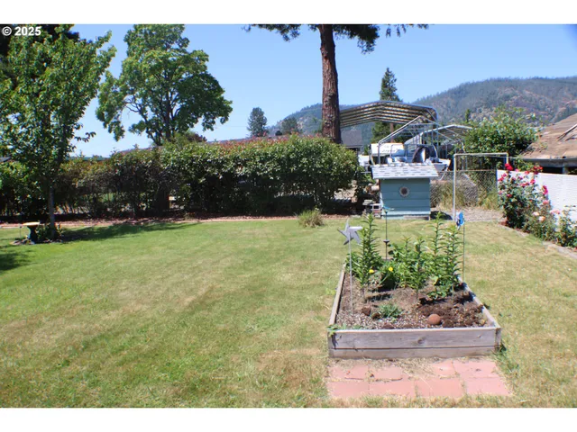 $340,000 | 131 Mountain View Avenue, Myrtle Creek, OR 97457