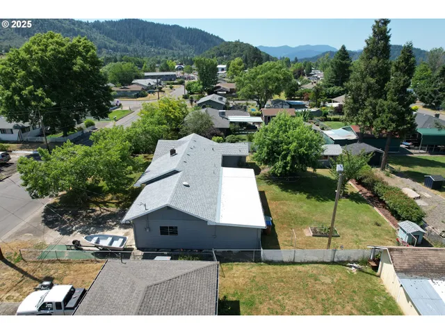 $340,000 | 131 Mountain View Avenue, Myrtle Creek, OR 97457