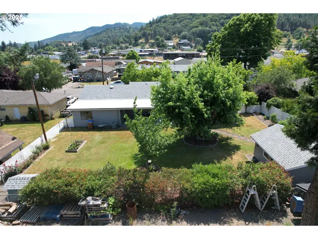 $340,000 | 131 Mountain View Avenue, Myrtle Creek, OR 97457