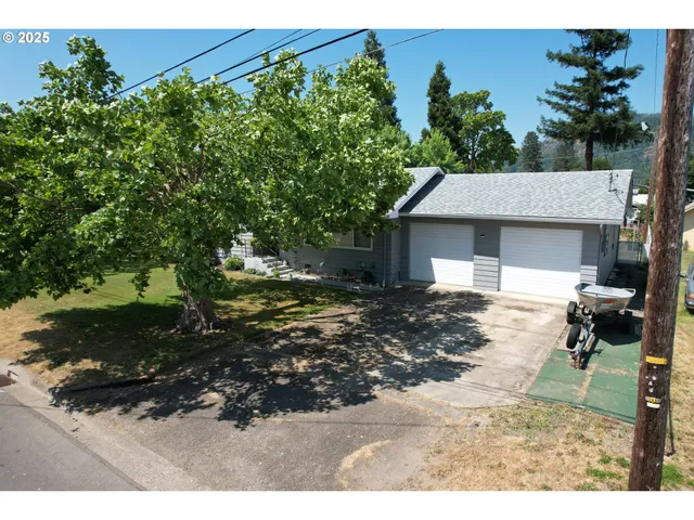 $340,000 | 131 Mountain View Avenue, Myrtle Creek, OR 97457