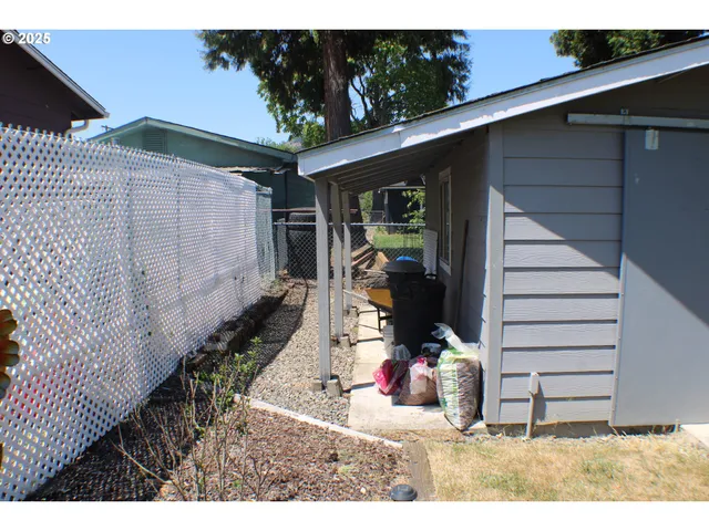 $340,000 | 131 Mountain View Avenue, Myrtle Creek, OR 97457