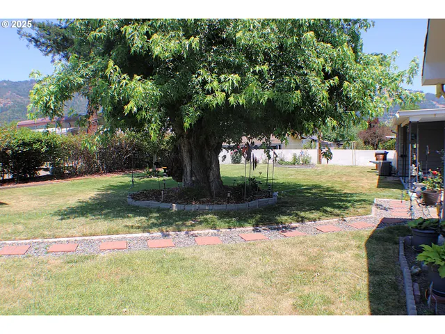 $340,000 | 131 Mountain View Avenue, Myrtle Creek, OR 97457