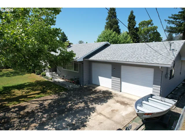 $340,000 | 131 Mountain View Avenue, Myrtle Creek, OR 97457