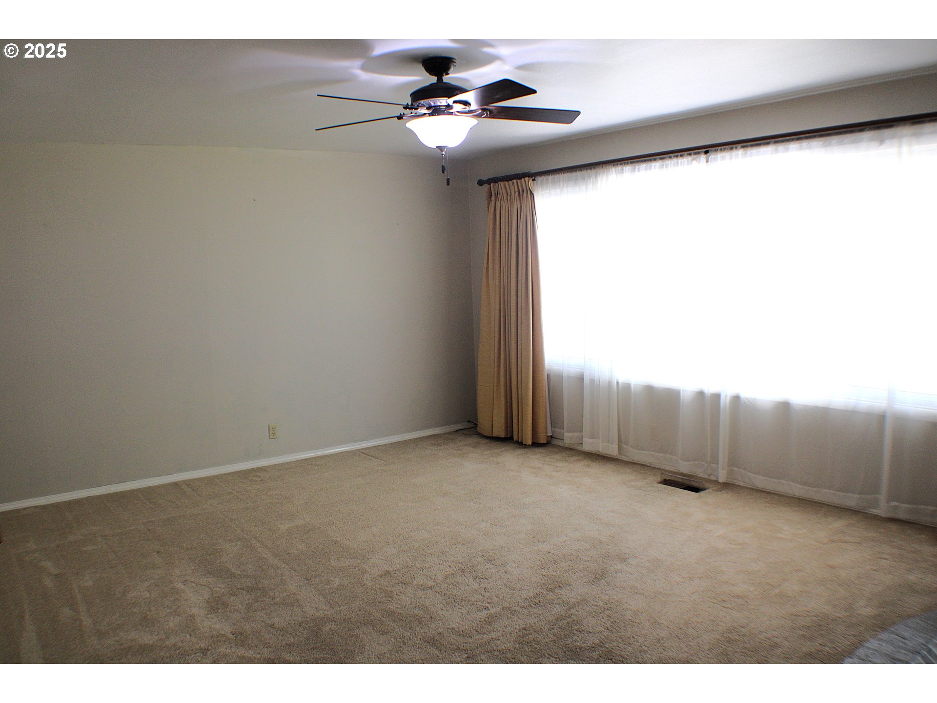 131 Mountain View Avenue Myrtle Creek, OR 97457 - Photo 4 of 38