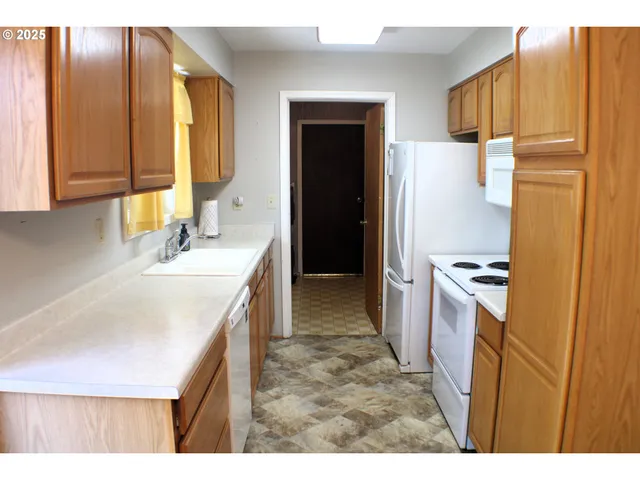 $340,000 | 131 Mountain View Avenue, Myrtle Creek, OR 97457