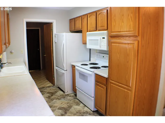 $340,000 | 131 Mountain View Avenue, Myrtle Creek, OR 97457