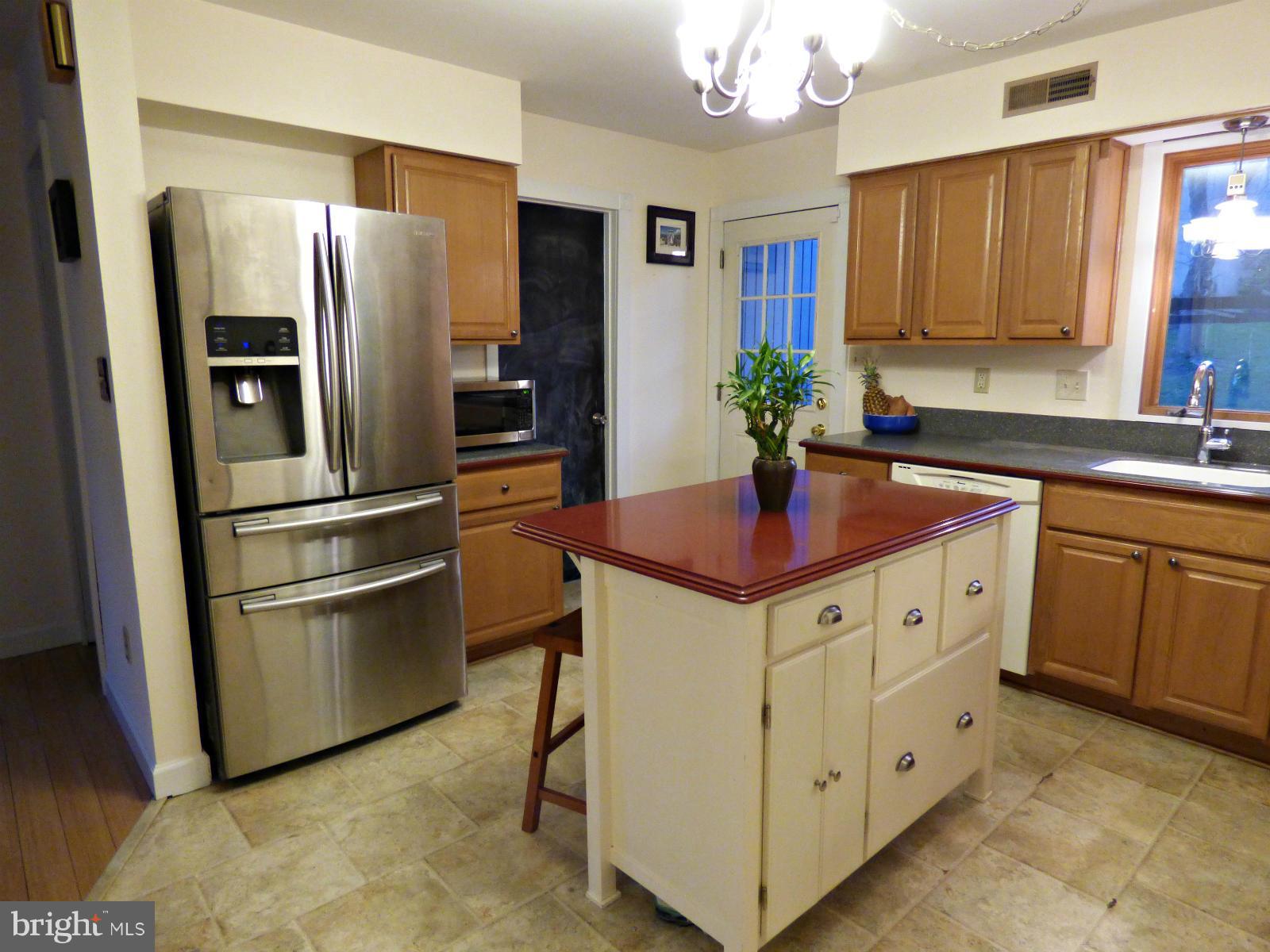 6908 Meadowlake Road New Market, MD 21774 - Photo 3 of 24 Kitchen