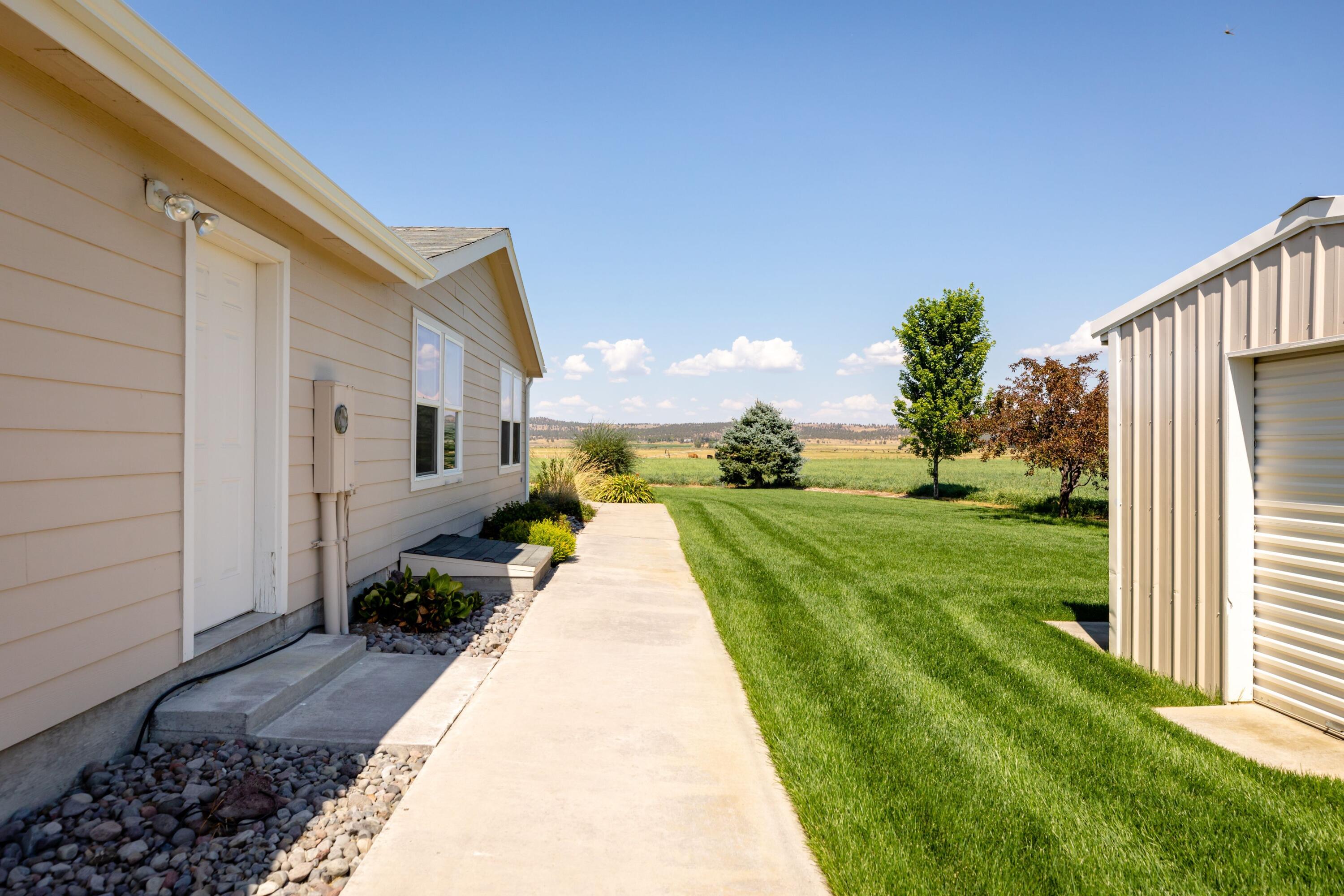 24201 South Poe Valley Road Klamath Falls, OR 97603 - Photo 15 of 79 31