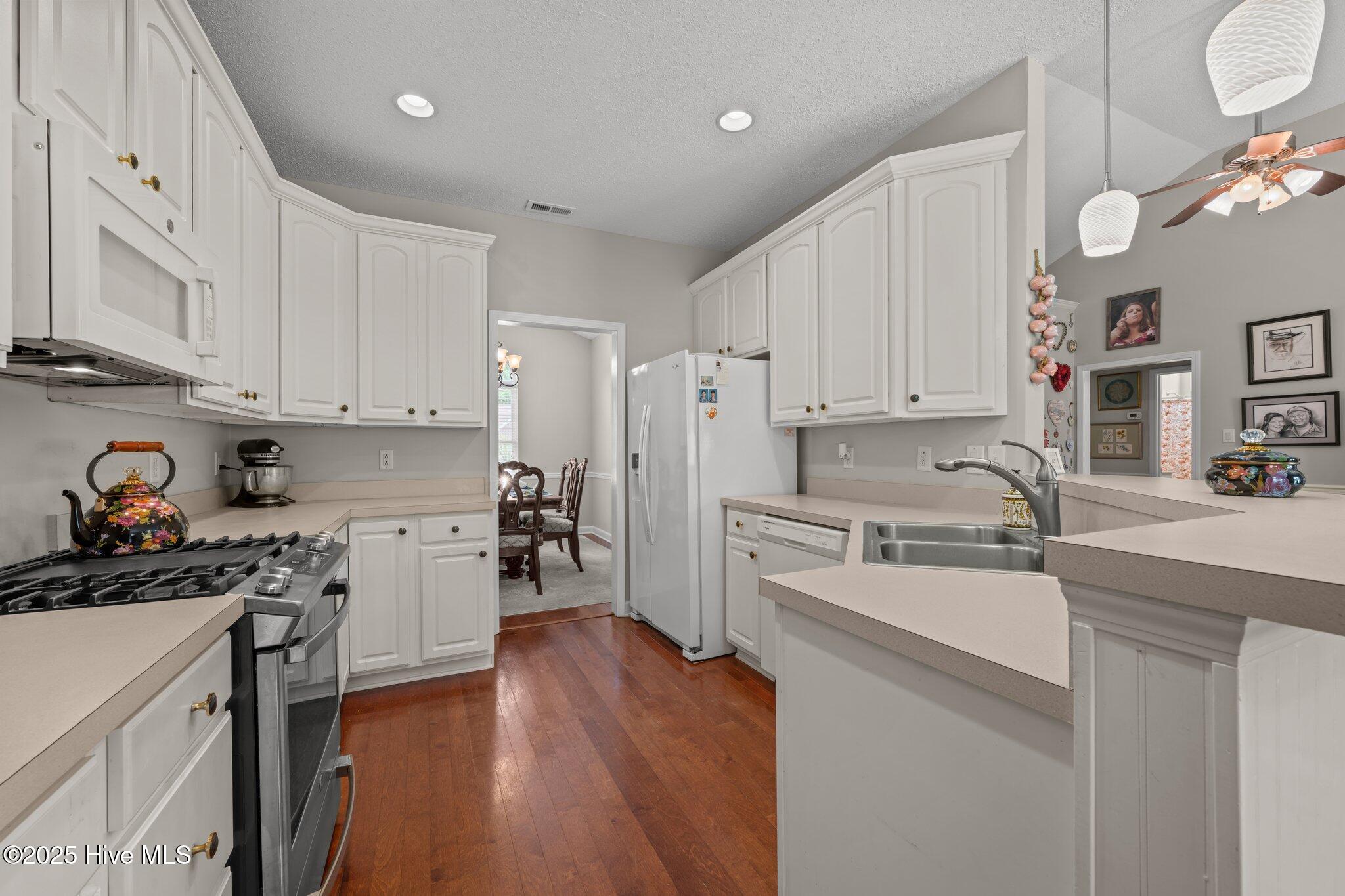 115 Neuchatel Road New Bern, NC 28562 - Photo 11 of 37 21-web-or-mls-DSC_0698
