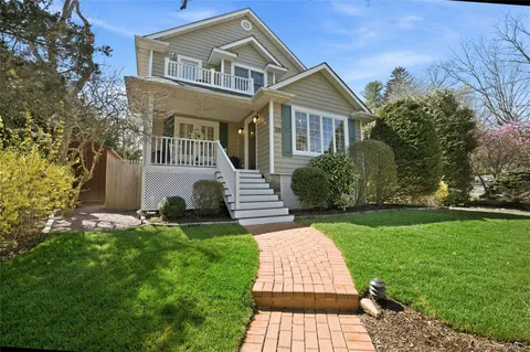 $998,000 | 38 Westfield Drive, Centerport, NY 11721