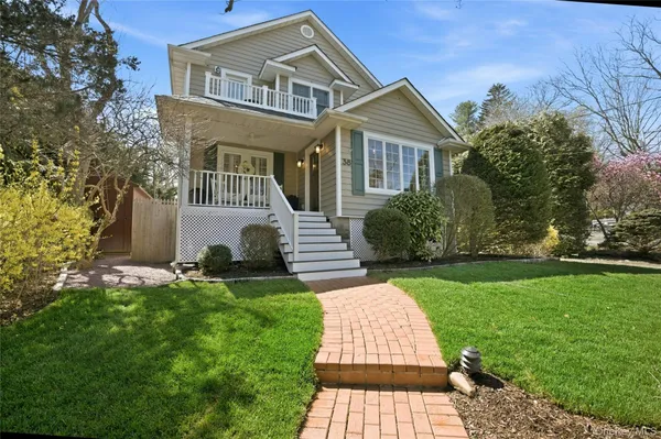 $998,000 | 38 Westfield Drive, Centerport, NY 11721