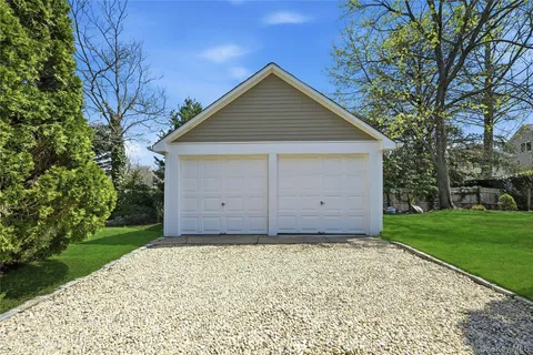 $998,000 | 38 Westfield Drive, Centerport, NY 11721