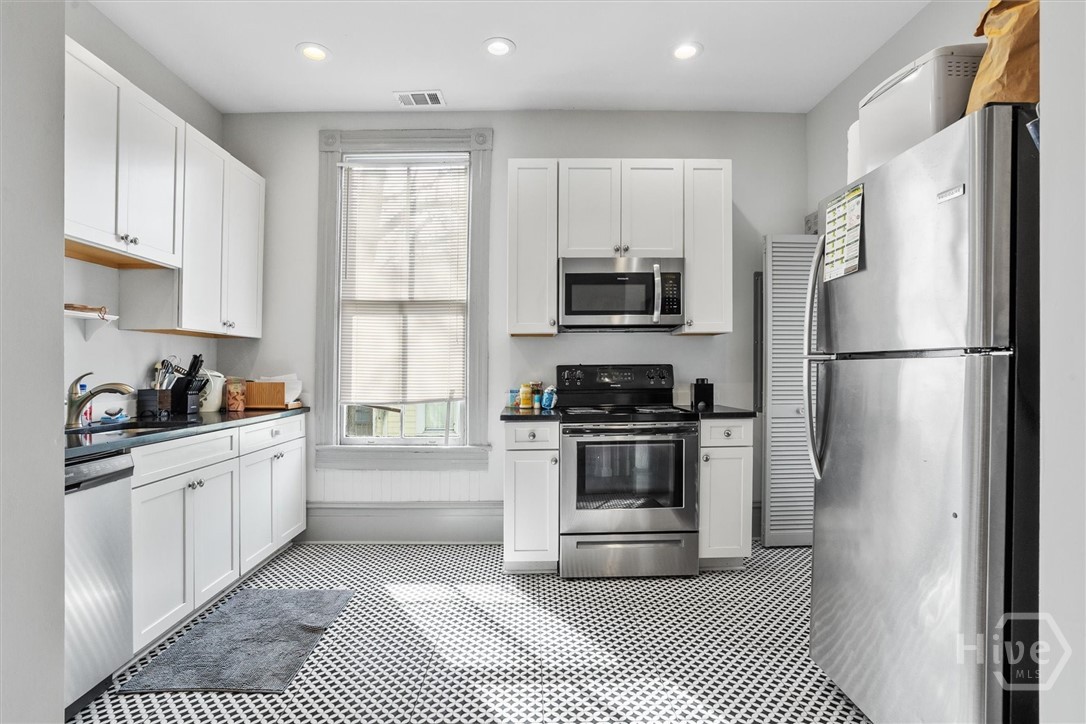 21 West 36th Street Savannah, GA 31401 - Photo 37 of 49