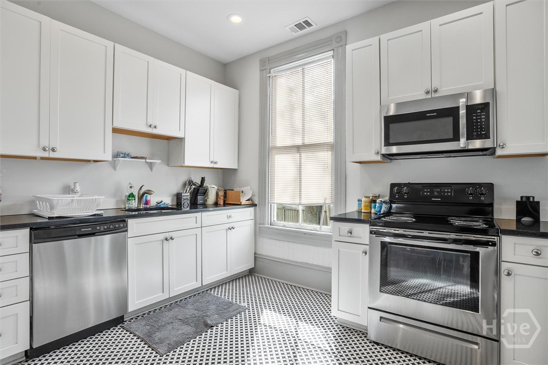 21 West 36th Street Savannah, GA 31401 - Photo 38 of 49