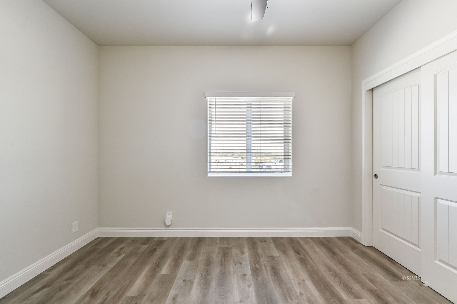 1031 West Church Avenue Ridgecrest, CA 93555 - Photo 40 of 49 an empty room with a window