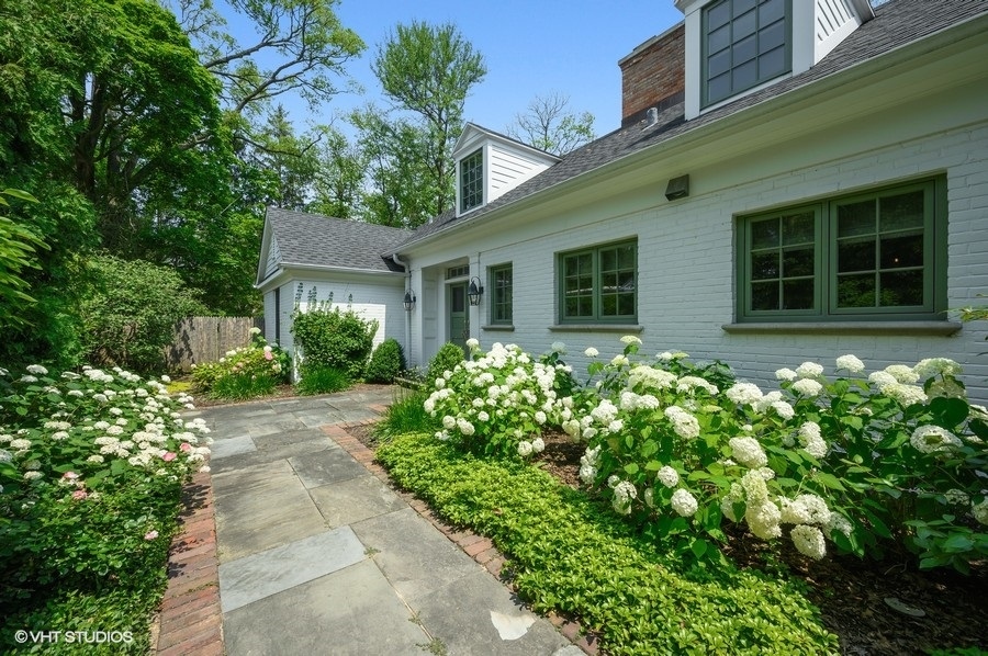 135 Sheridan Road Winnetka, IL 60093 - Photo 1 of 44