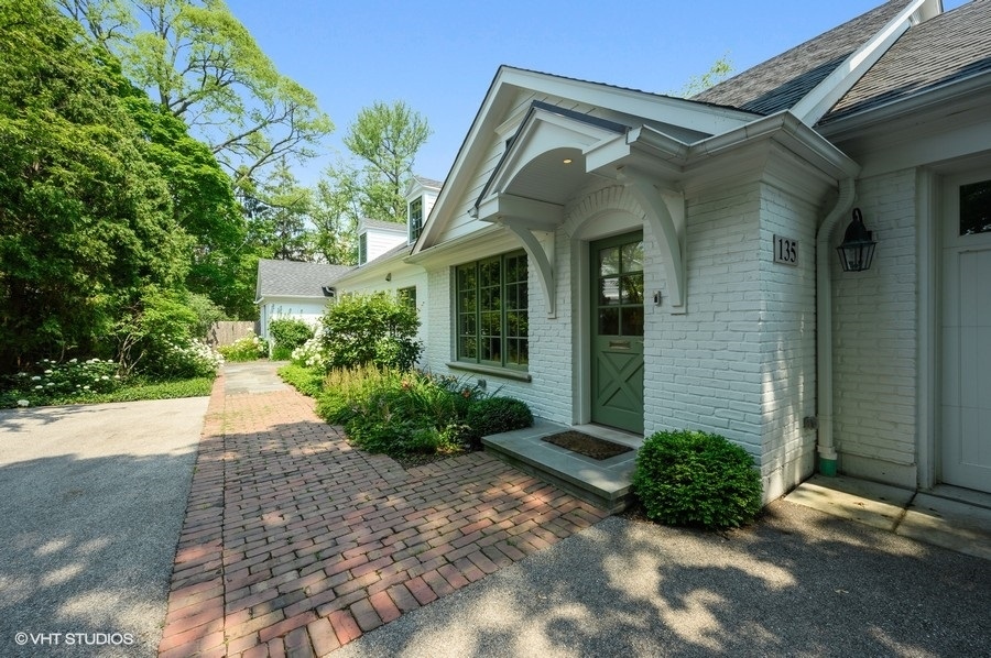 135 Sheridan Road Winnetka, IL 60093 - Photo 2 of 44